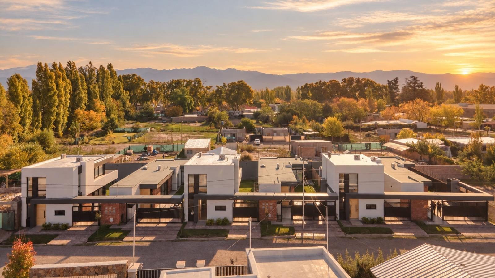 Vista aérea del complejo Villa Las Moras al atardecer, Mendoza